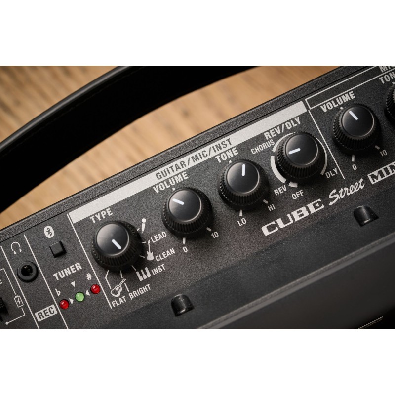 CUBE-ST-MI Boss CUBE Street Mini Amplificador multinstrumento con batería