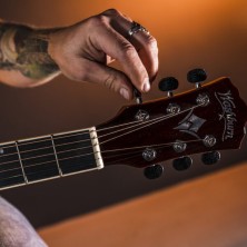 103-A-U Washburn AG70CE Spruce Natural Guitarra Electroacústica