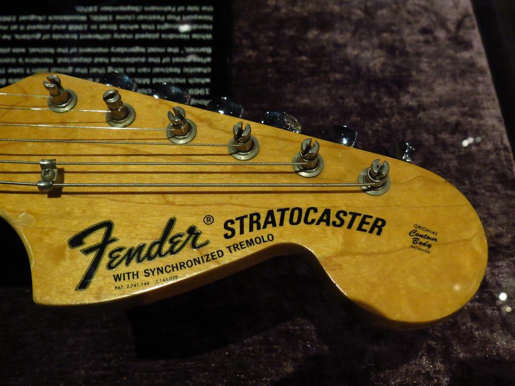 Fender 1968 Woodstock Stratocaster Jimi Hendrix 3