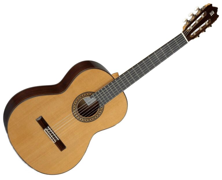 Alhambra 4P: La guitarra clásica perfecta para empezar en el conservatorio