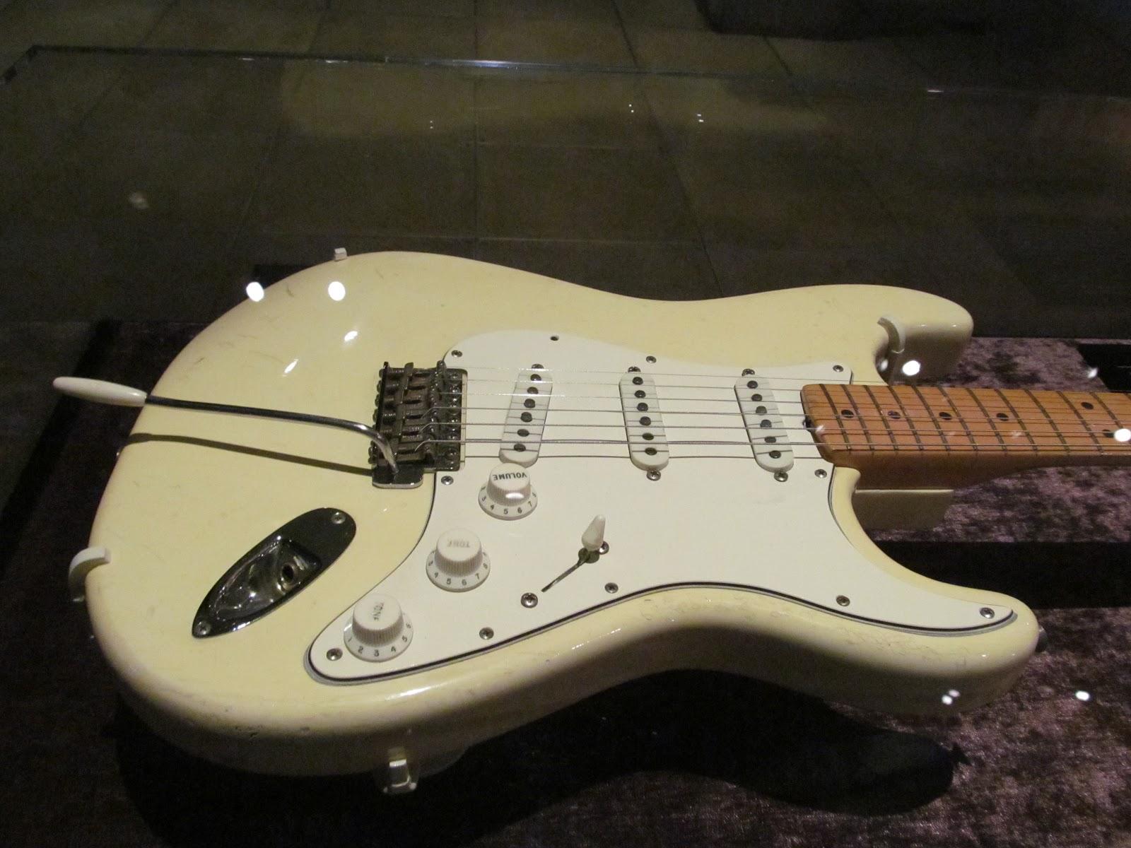 Fender 1968 Woodstock Stratocaster Jimi Hendrix 2