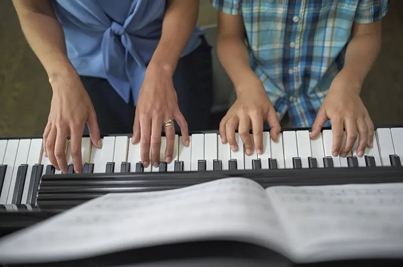 Teclado de piano para estudiantes de la serie B de Yamaha