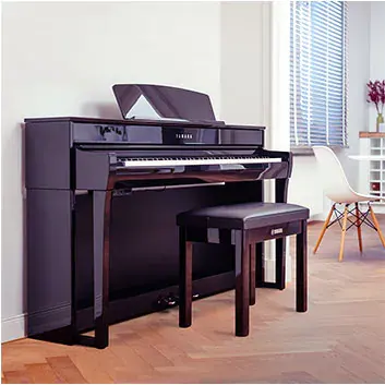 Piano CLP 745PE negro pulido en salon