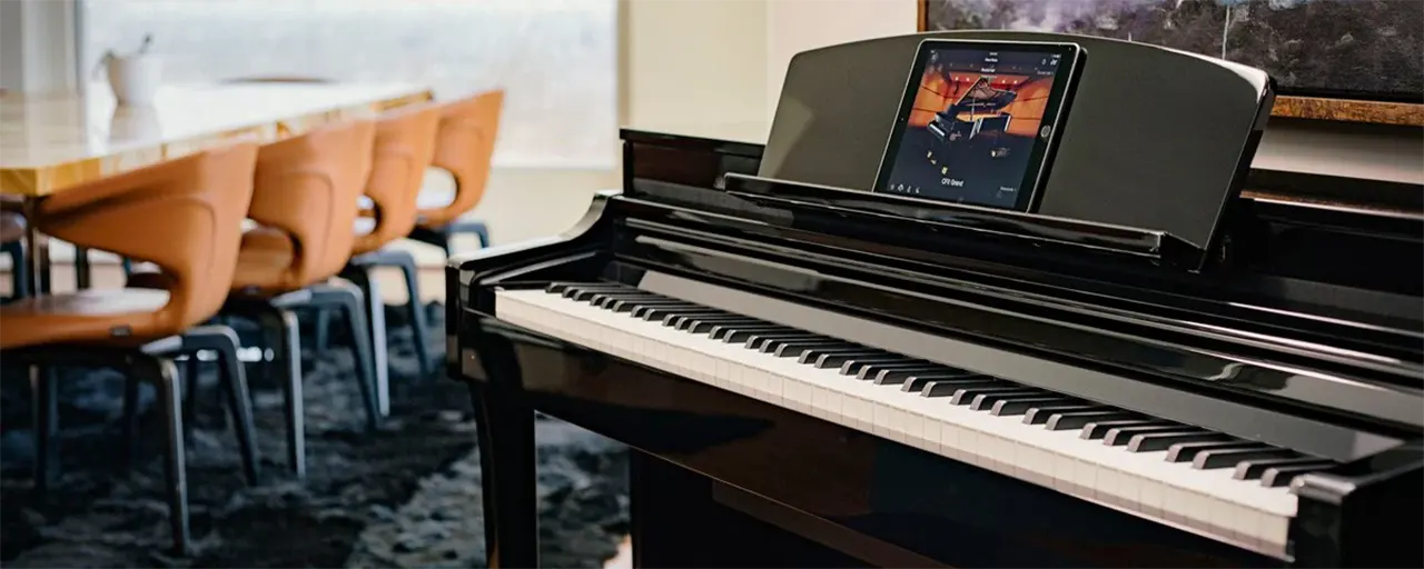 Piano Clavinova CSP 150 negro pulido en hogar