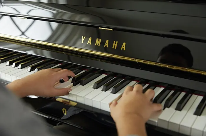 Teclado de piano para estudiantes de la serie B de Yamaha